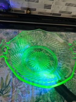 Vintage Uranium bowl