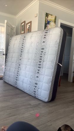 Queen medium Firm Matress