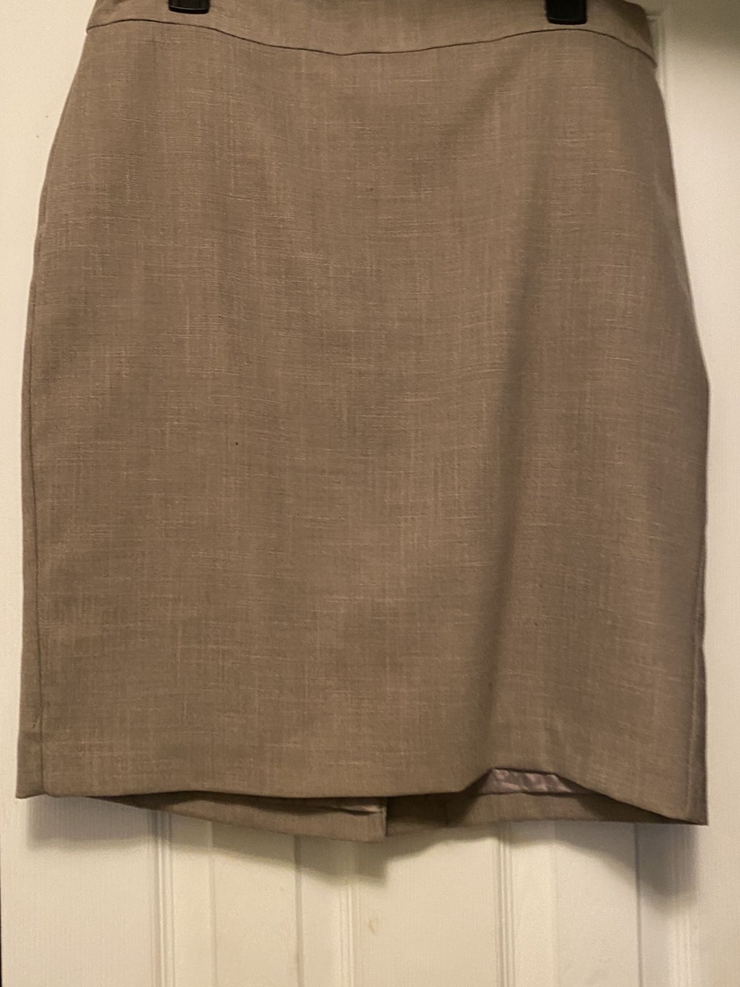 Ladies Skirt Size 8 By Van Huesen