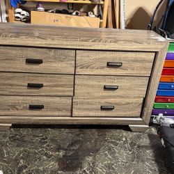 Queen Size Dresser Set