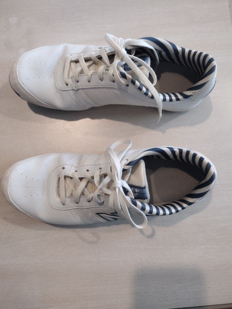 Ladies NEW BALANCE SIZE 11