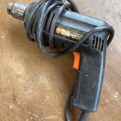 BLACK AND DECKER DRILL CORDED 