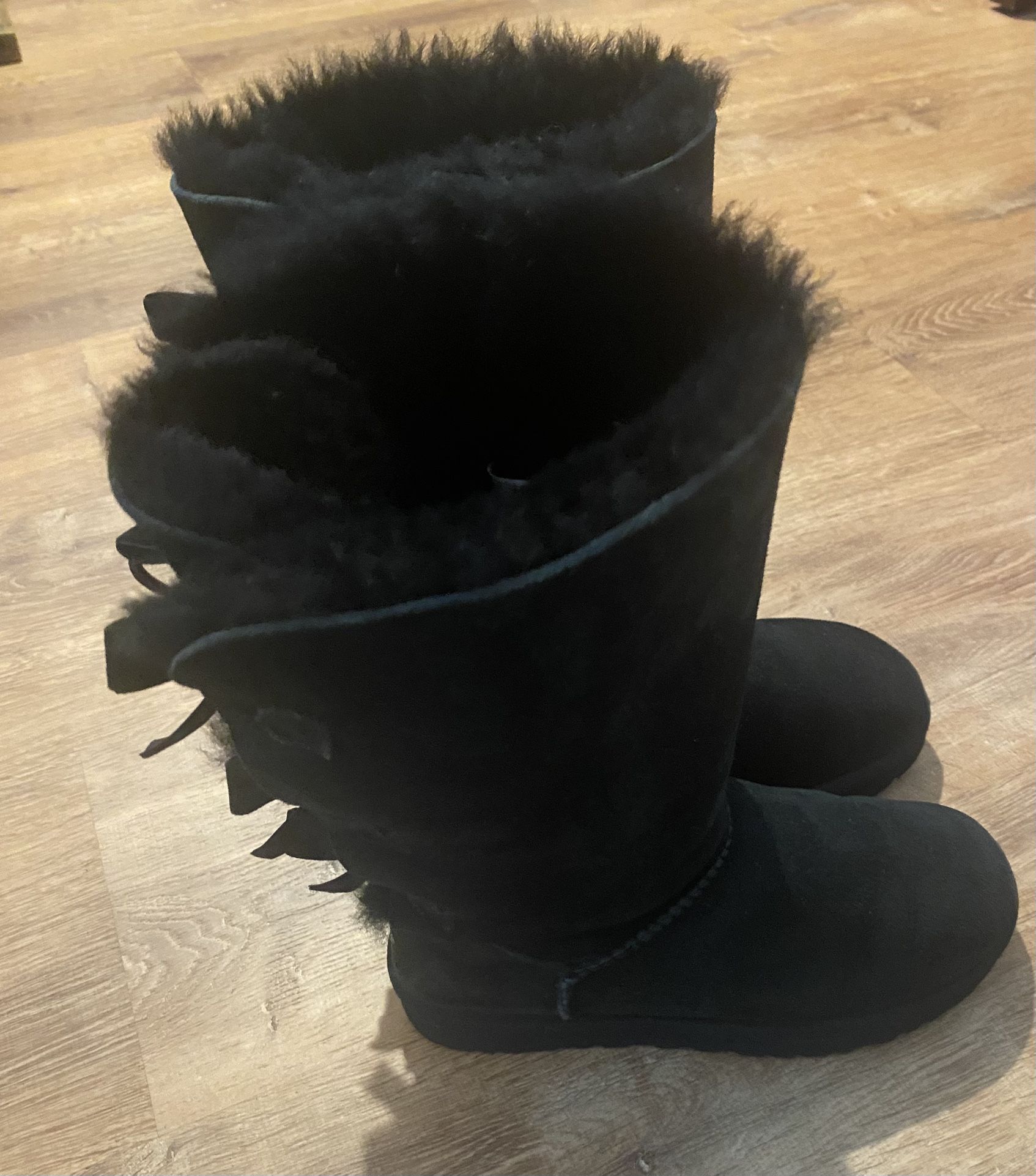 UGG Bailey Bow Women’s Boots. Size 7