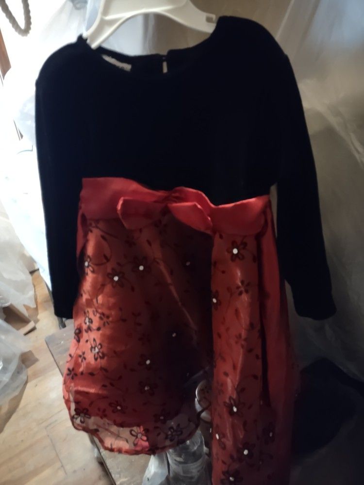 Beautiful, Velvet N Satin Dress For 2 T.