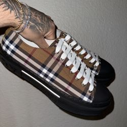 Burberry Convers Shoes 