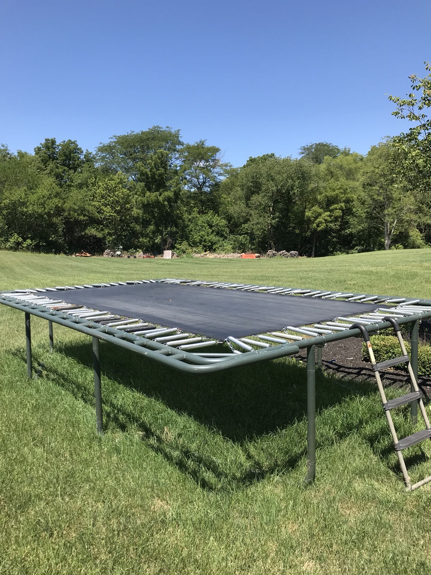 Alleyoop rectangle trampoline 10x17 with net and spring pads