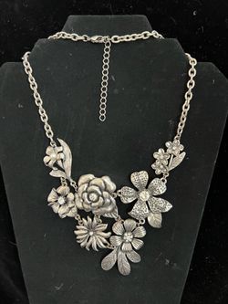 Vintage flowers cluster necklace