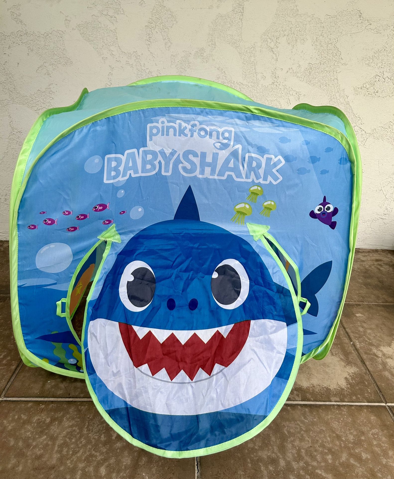 Baby Shark Pop 'N' Fun Play Tent