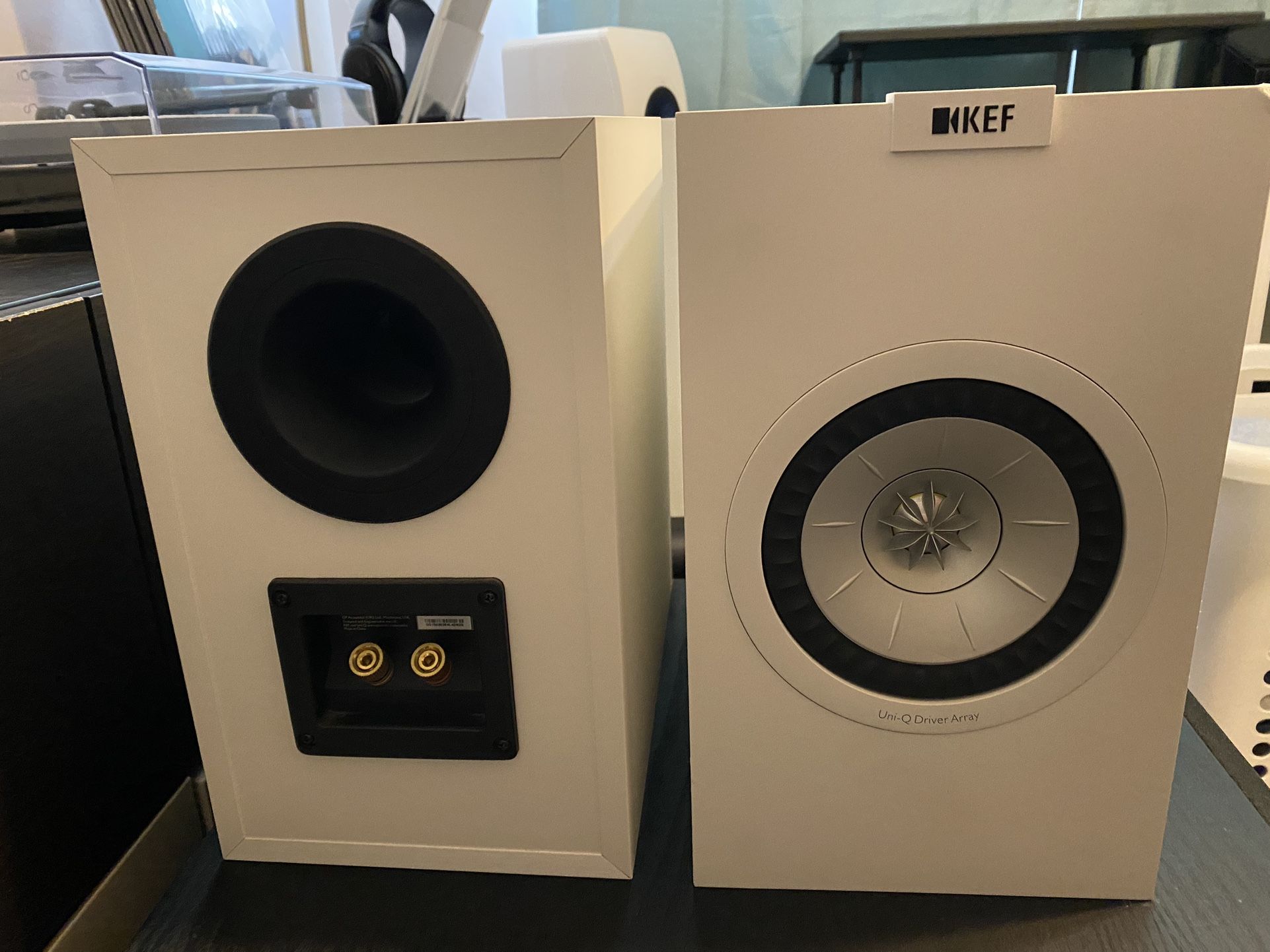 KEF Q150 (white) Bookshelf Speakers Pair