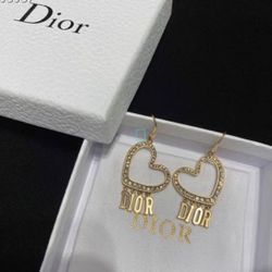 ***Earrings Gold Tone ***