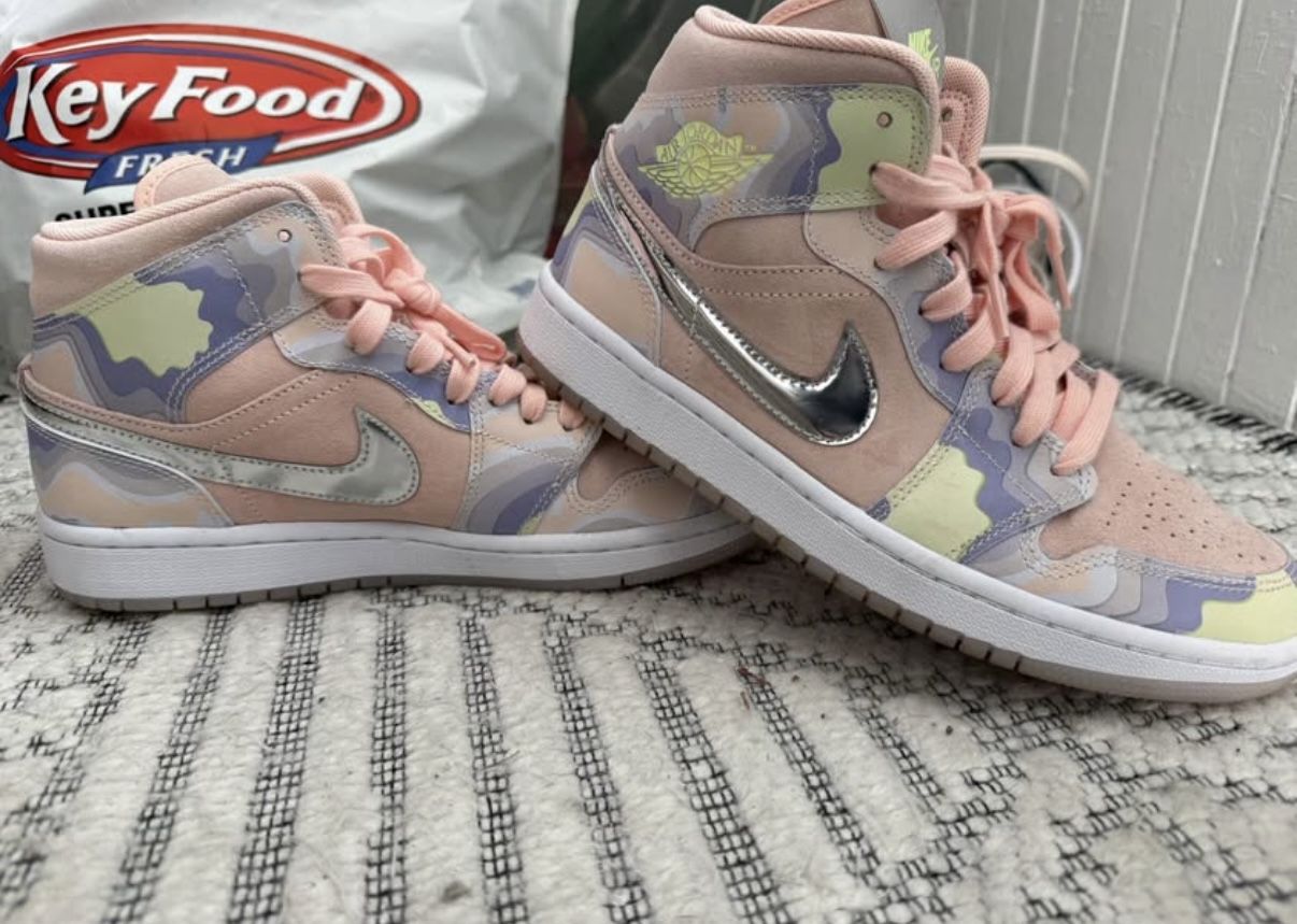 Air Jordan Mid 1