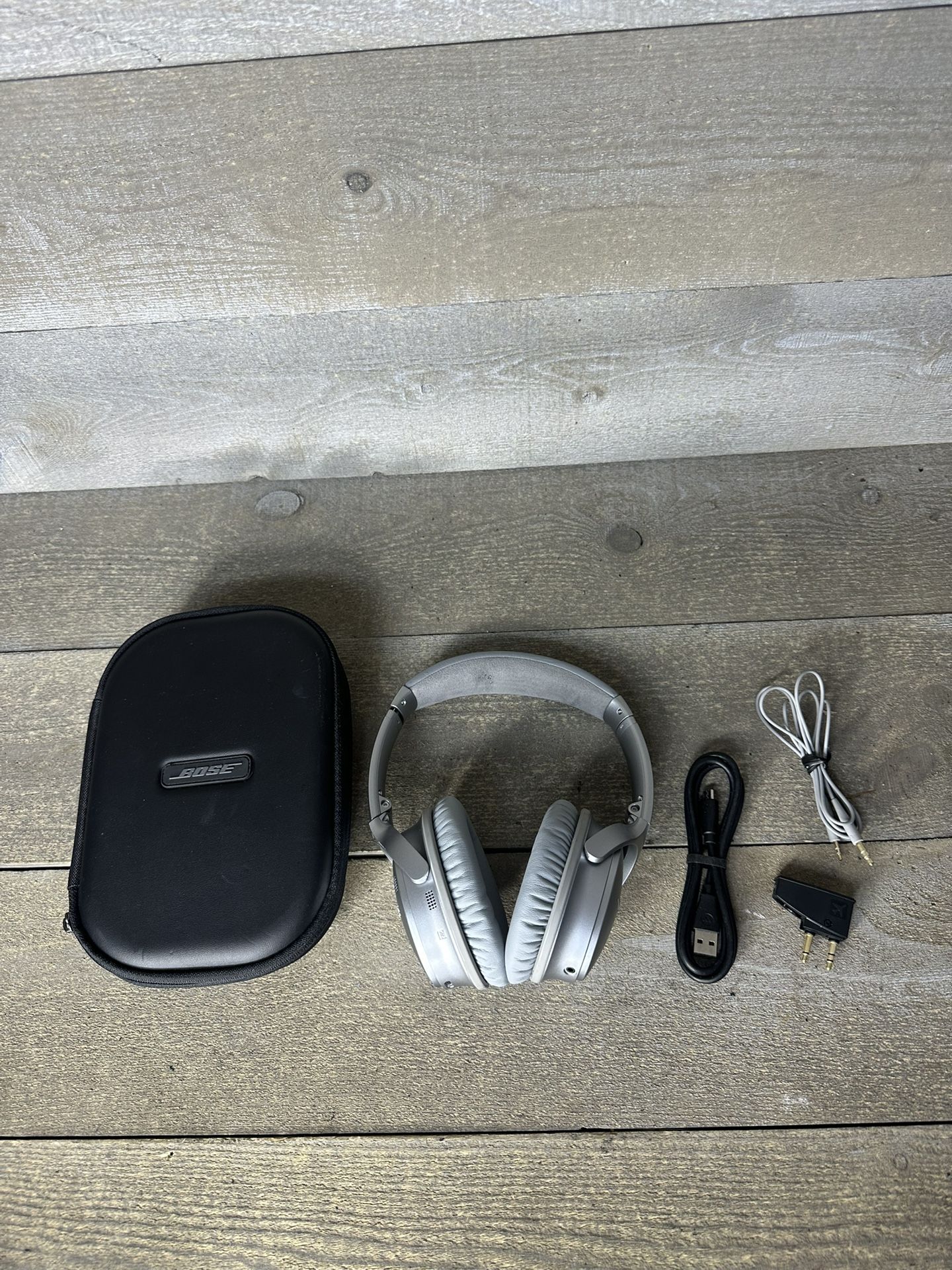 Bose QuietComfort 35 Silver Wireless Headphones Noise Cancelling QC35 New Pads