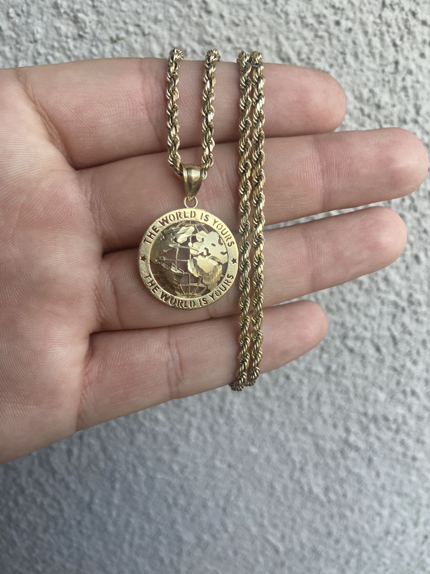 10K Pendant