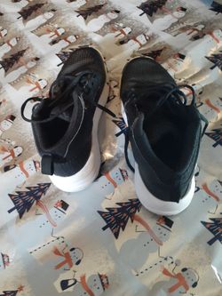 Man Under Armor Lockdown Basketball  Size 8