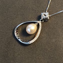 Beautiful Pearl Pendant Sterling Silver - Brand New