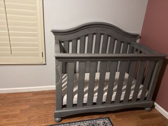 Crib/Toddler Bed $100