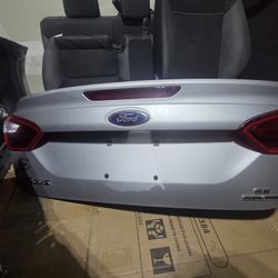 🔹 OEM Trunk Lid with Ford Emblem