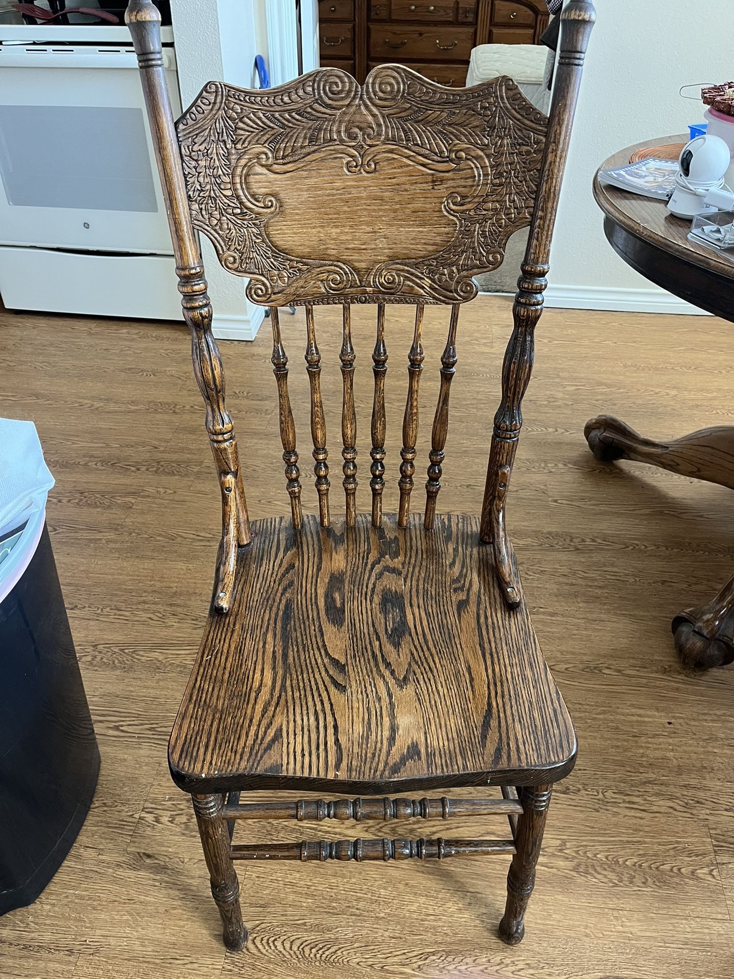 Set Of 4 Antique Pressback Dining room Oak Chairs