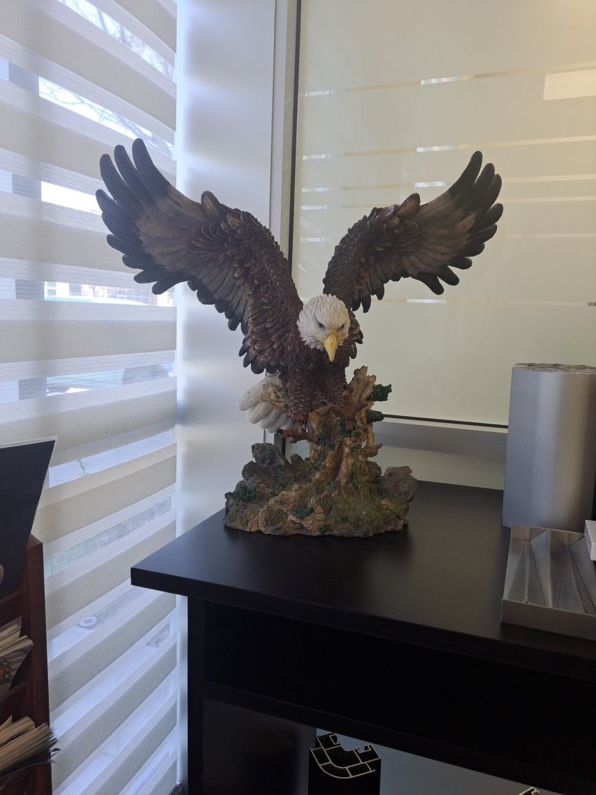 Resin American Bald Eagle Statue