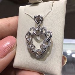 10k White Gold And Diamond Pendant Available In Stock With Chain Including.💎💎💎