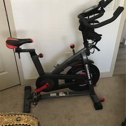 SCHWINN IC4 Bike