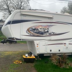 2010 Montana 3100RL  And A 1998 Dodge 2500 Ram With A V-10