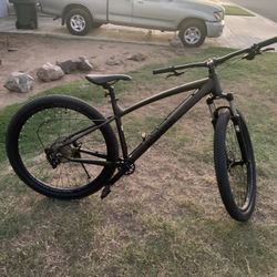 Schwinn Axum Comp 29 Inch Mountain Bike OPEN FOR TADES 