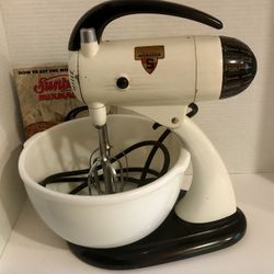 Vintage Sunbeam 1940’s Mixmaster Model 7B 