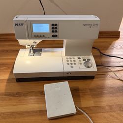 Pfaff Tiptronic 2040 Sewing Machine