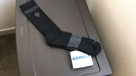 Bombas black socks honeycomb arch support