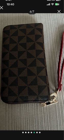 It’s A Beautiful Wallet It’s brand new never been used the Color is brown and black