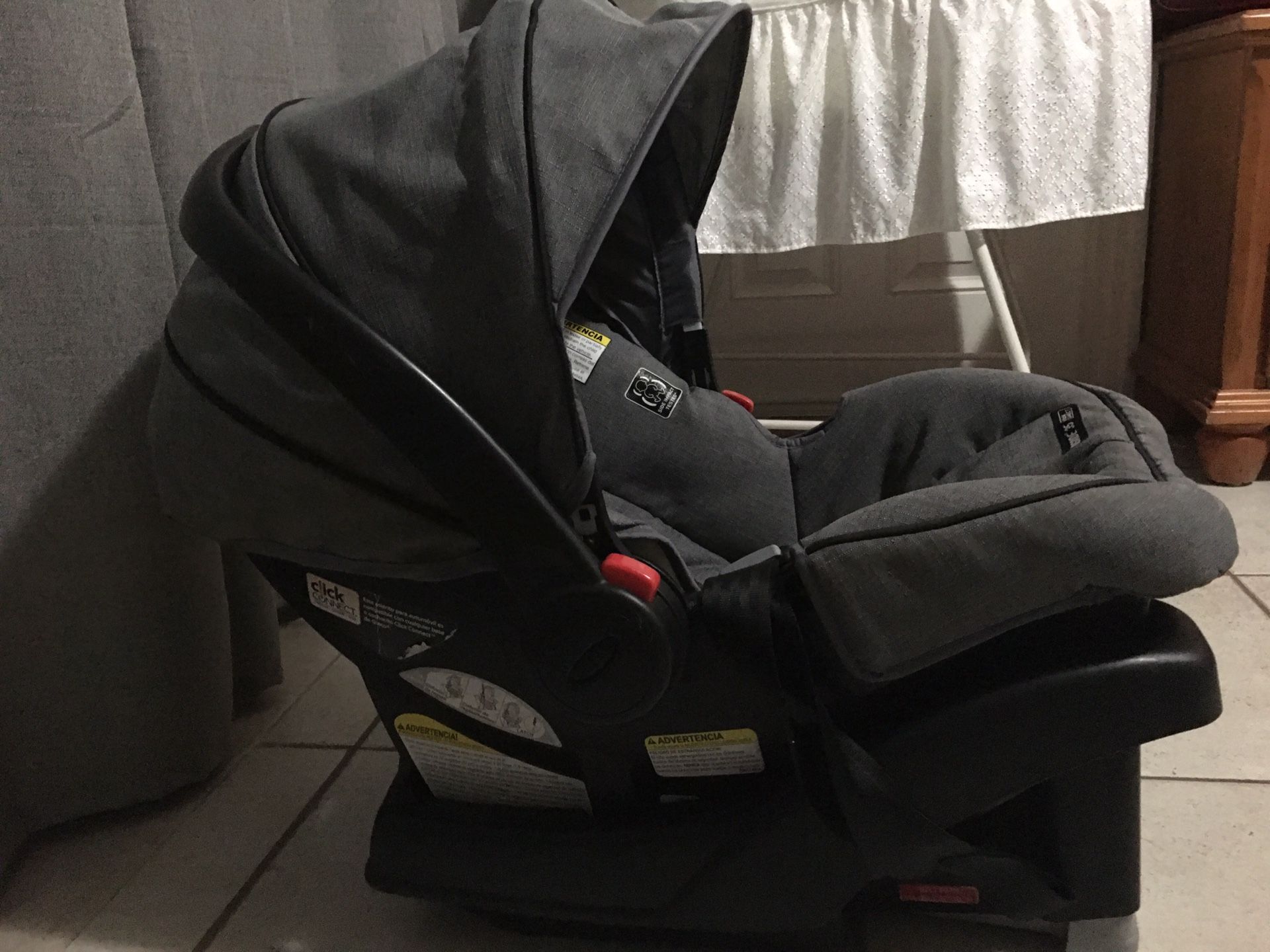 Gracco Click Connect Infant Car Seat with Base