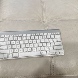Apple A1314 Bluetooth Keyboard 