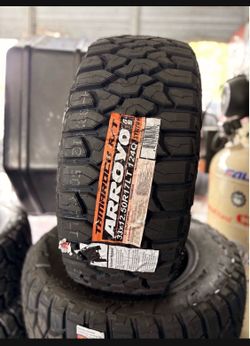 33x12.50R17 RT arroyos tire 🛞 $750