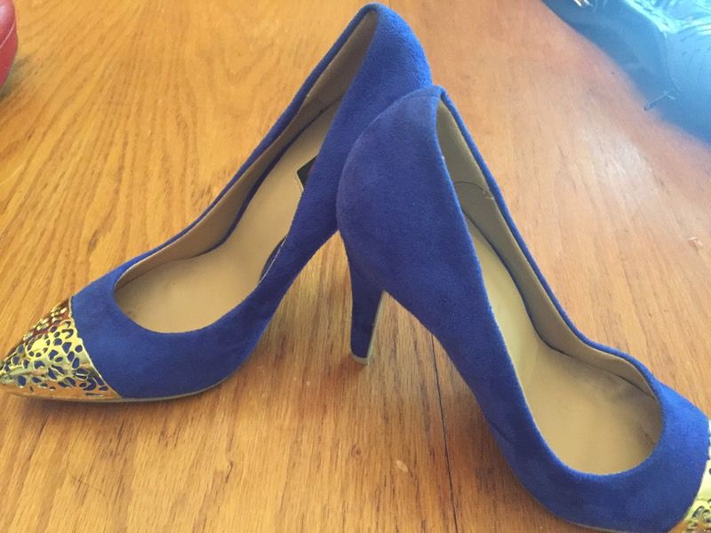 SIZE 7.5 BLUE & GOLD HEELS