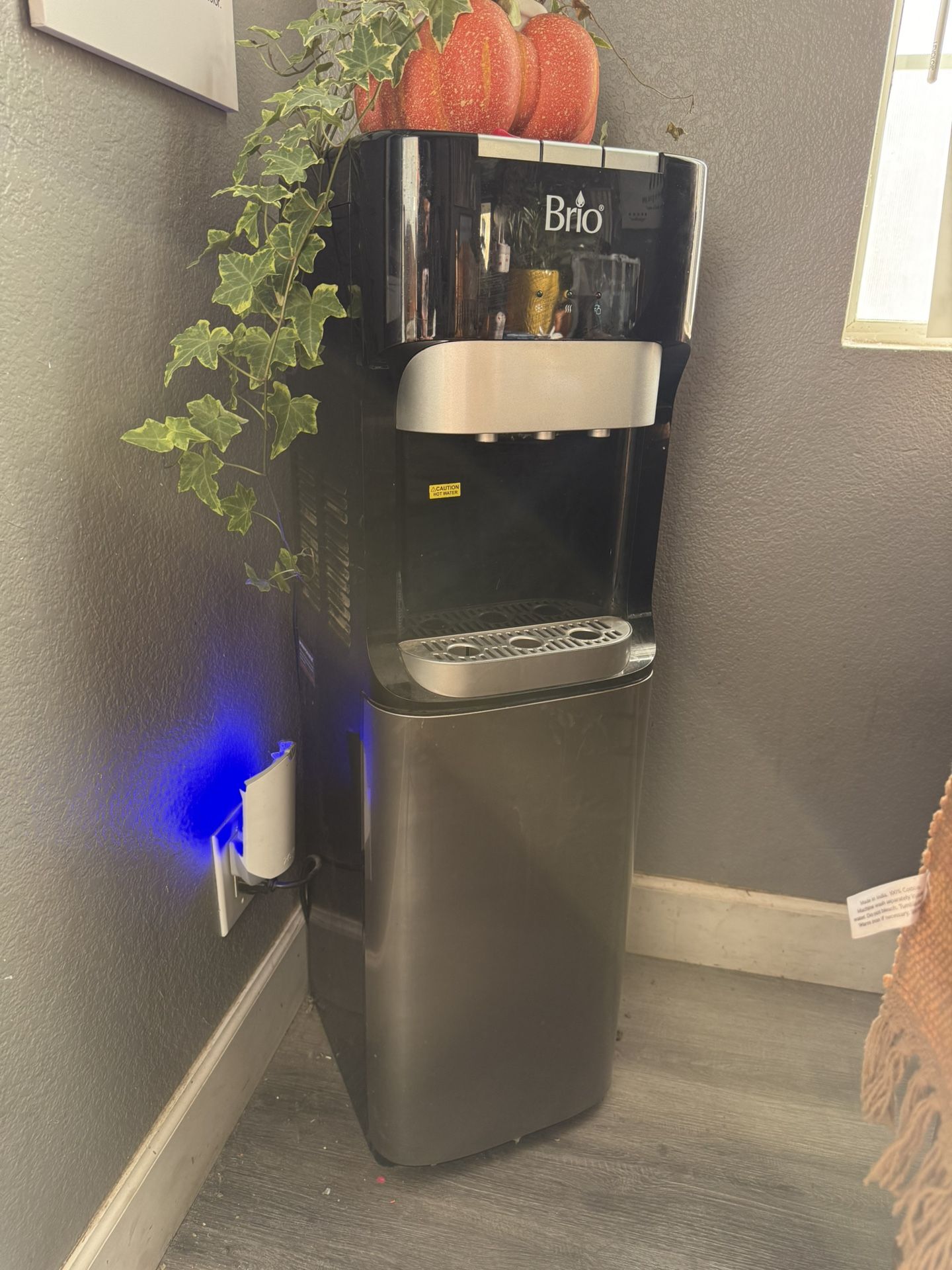 WATER DISPENSER