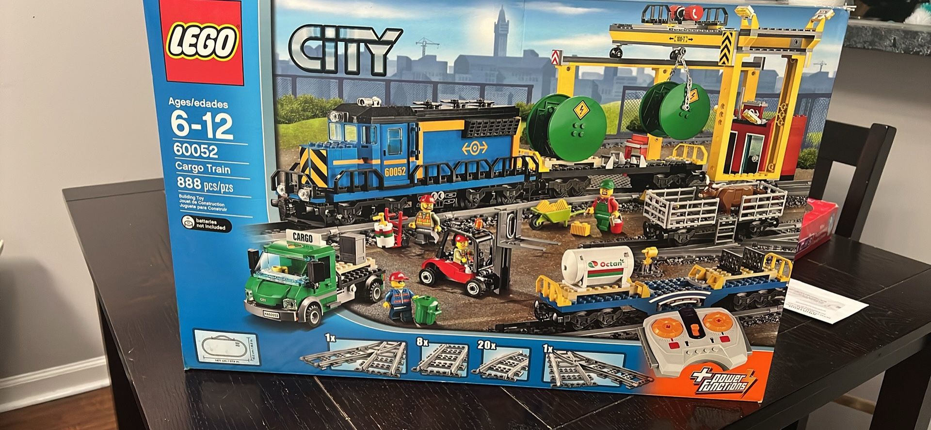 Lego City} Cargo Train 60052