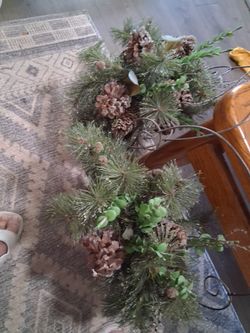 2 pine decoration
