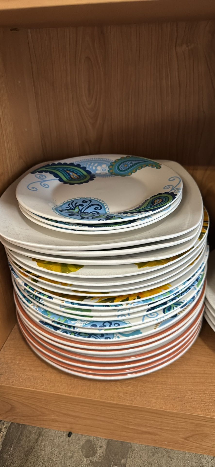 All Kind Of Plates And Bowls 