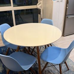 Kitchen table With 4 Chairs