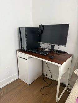Computer desk