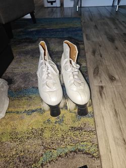 Woman's Light Up Quad Skates 9.5