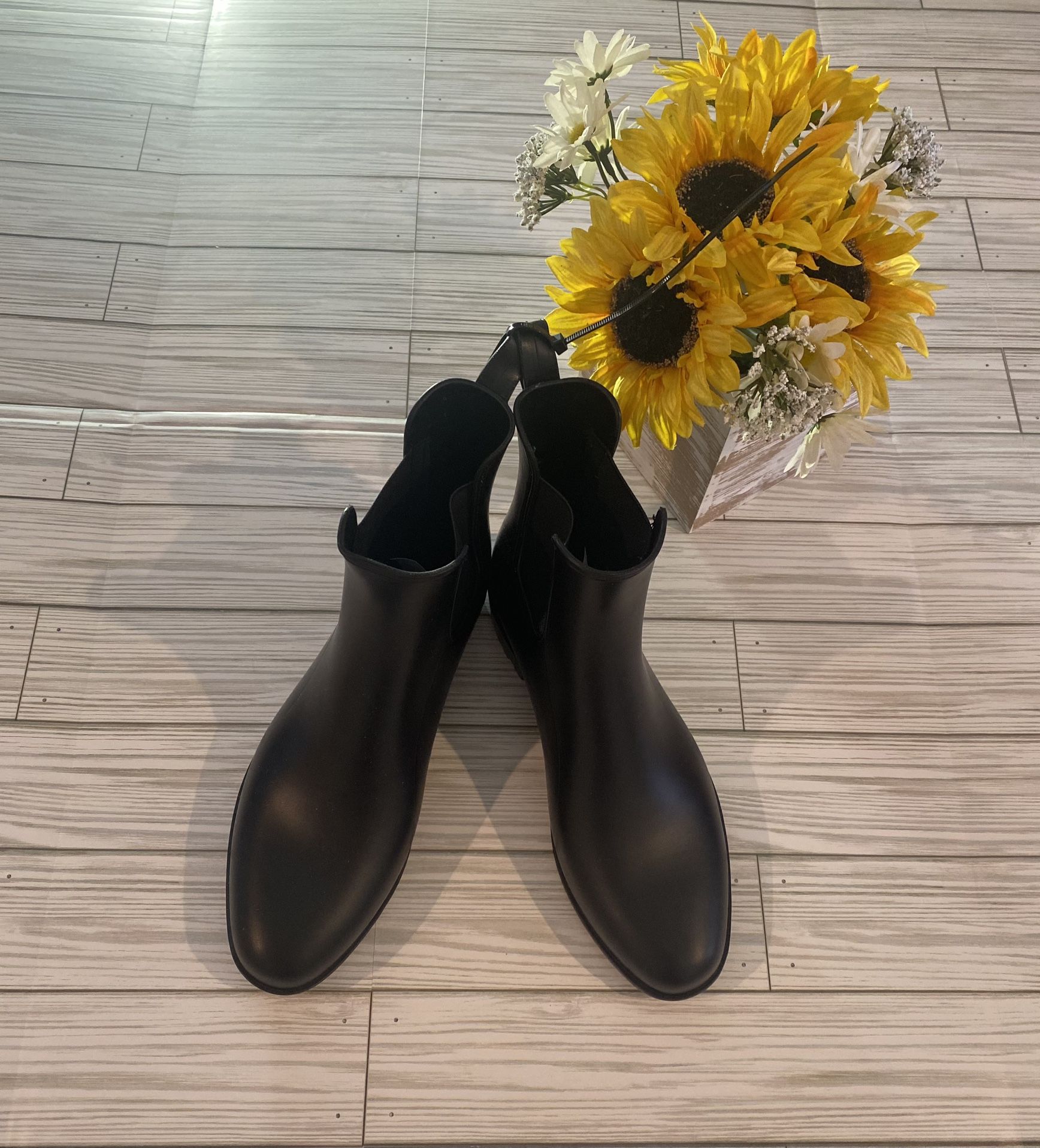 Black Stylish Round Rubber Boots