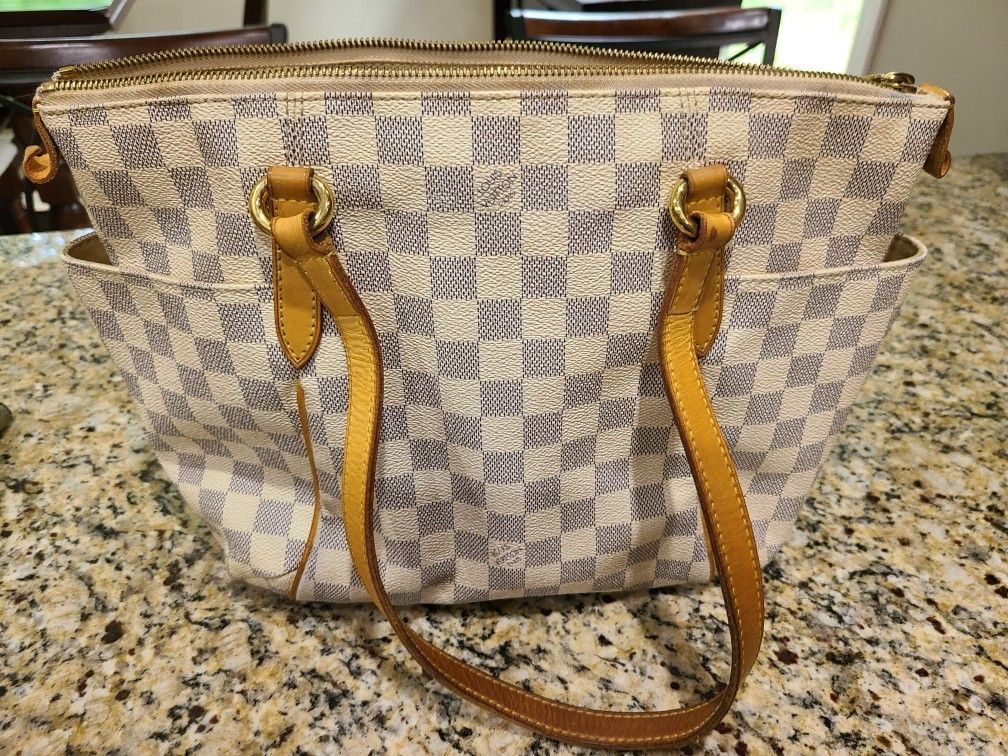 NOW $600!! Authentic Louis Vuitton Damier Azur Totally PM 