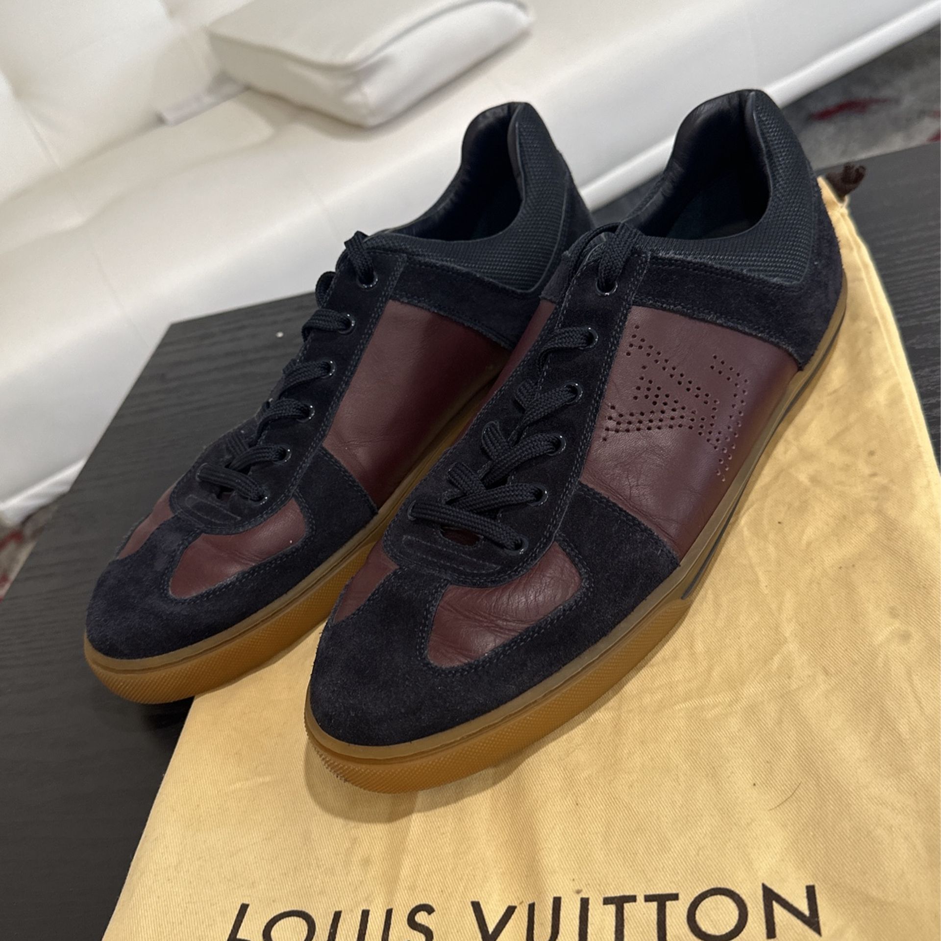 Loui Vuitton Size 9 US.