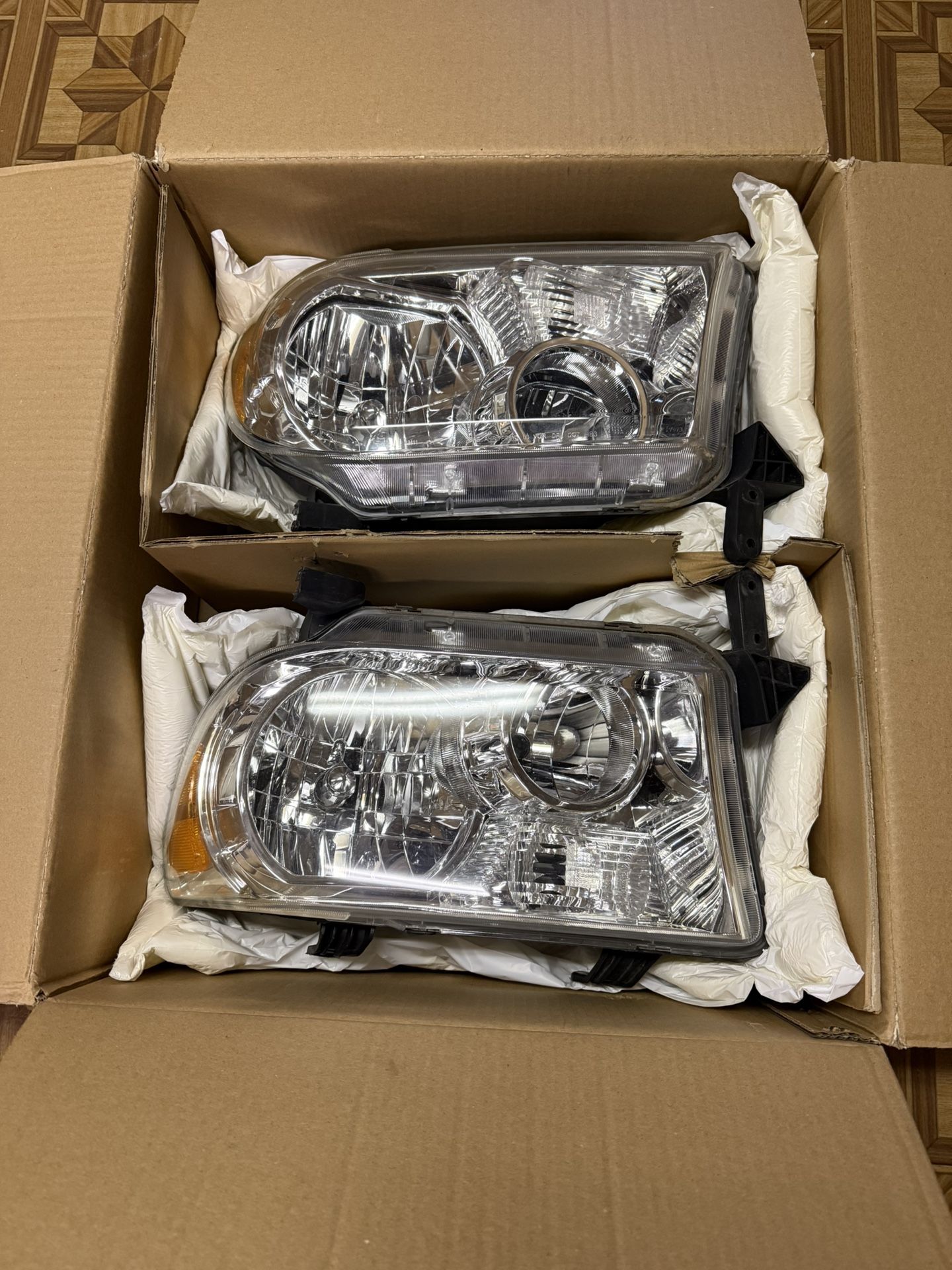 Toyota Tundra Headlights OEM