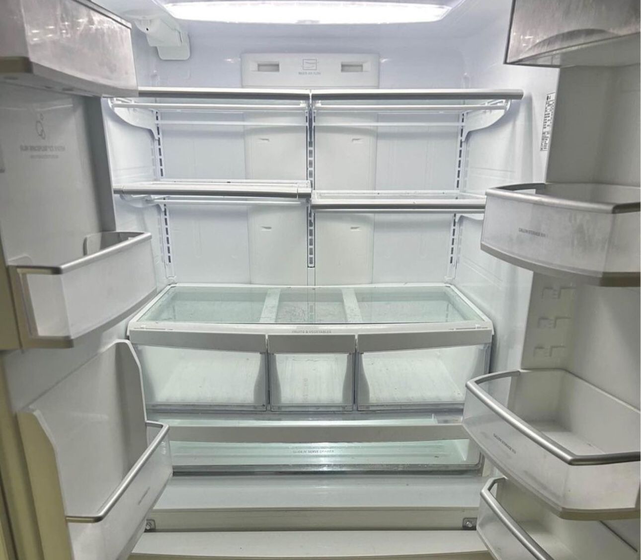 Large Refrigerator/ 30 Cubic Ft