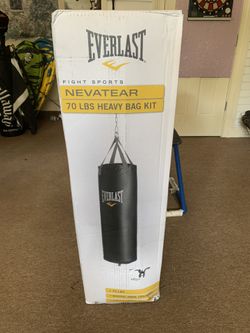 Everlast 70-lb Nevatear Heavy Bag Kit
