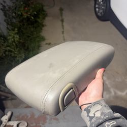 gmc yukon denali/caddilac  escalade  center console