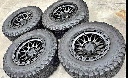 Vendo un set de rines nuevos con llantas semi nuevas con 80% de vida  tengo para toyota Tacoma , chevy, Ford , Jeep, Runner para todo tipo de vehículo